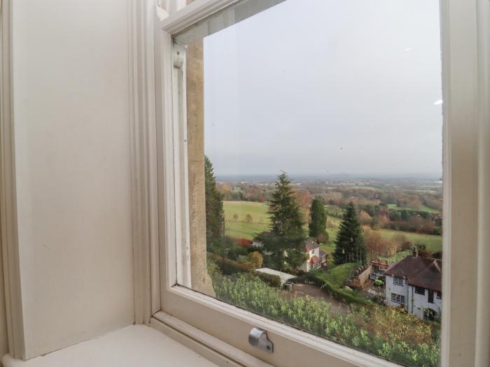 Apartment in Malvern, Worcestershire. Beautiful views. Close to amenities. Private terrace. In AONB.