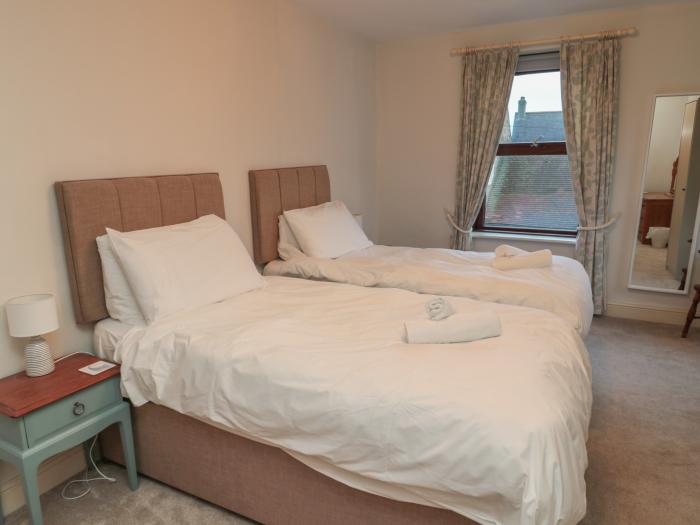 The Haven, North Sunderland near Seahouses, Northumberland. Close to a pub. Pet-friendly. Garden. TV