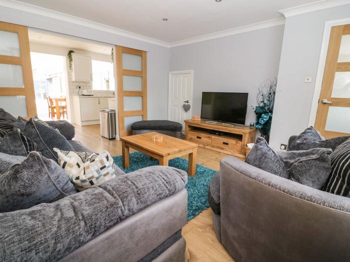 The Whyte Retreat is in Hornsea, in East Riding of Yorkshire. Three-bedroom home, ideal for families