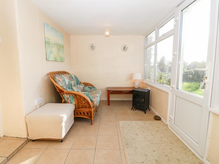 2 Bryn Hyfryd, Abersoch, Gwynedd. Near a shop, pub and beach. Pet-friendly. Smart TV. Electric fire.