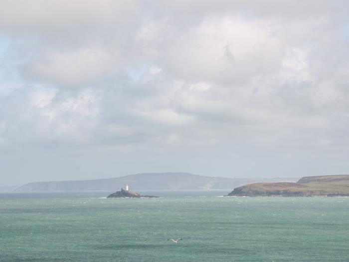 Ocean View, St Ives, Cornwall. Close amenities and a beach. Ground-floor living. Sea views. Balcony.