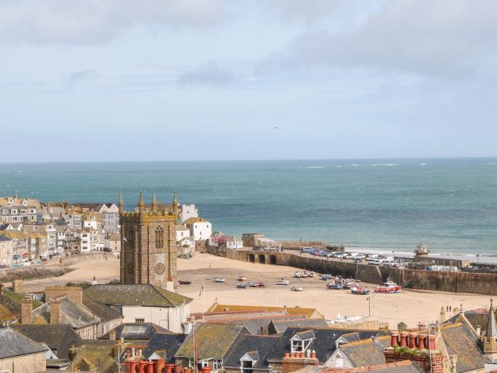 Ocean View, St Ives, Cornwall. Close amenities and a beach. Ground-floor living. Sea views. Balcony.