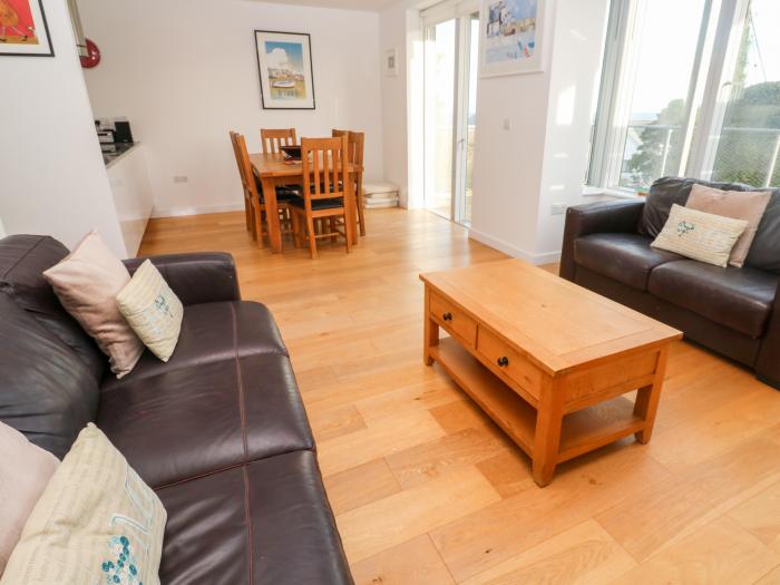 Ocean View, St Ives, Cornwall. Close amenities and a beach. Ground-floor living. Sea views. Balcony.