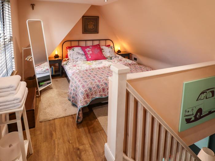 The Granary Owl House in Pilham, Lincolnshire. One-bedroom bolthole ideal for couples. Pet-friendly.