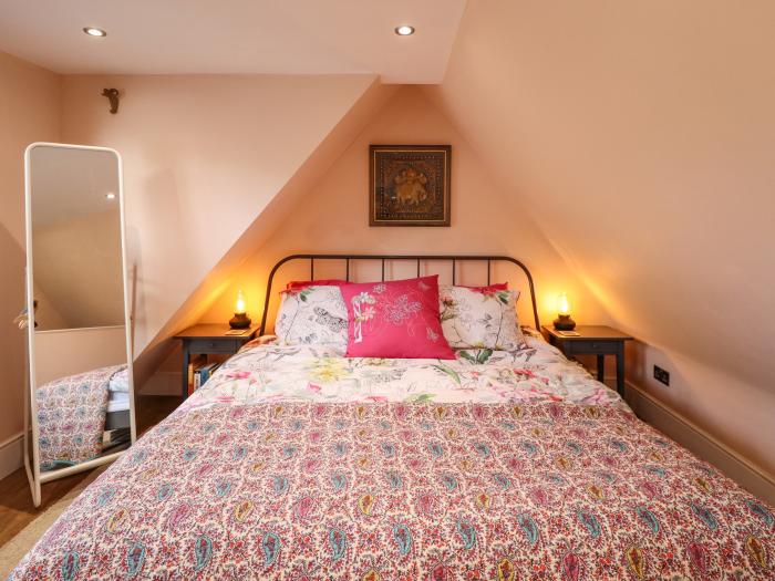 The Granary Owl House in Pilham, Lincolnshire. One-bedroom bolthole ideal for couples. Pet-friendly.