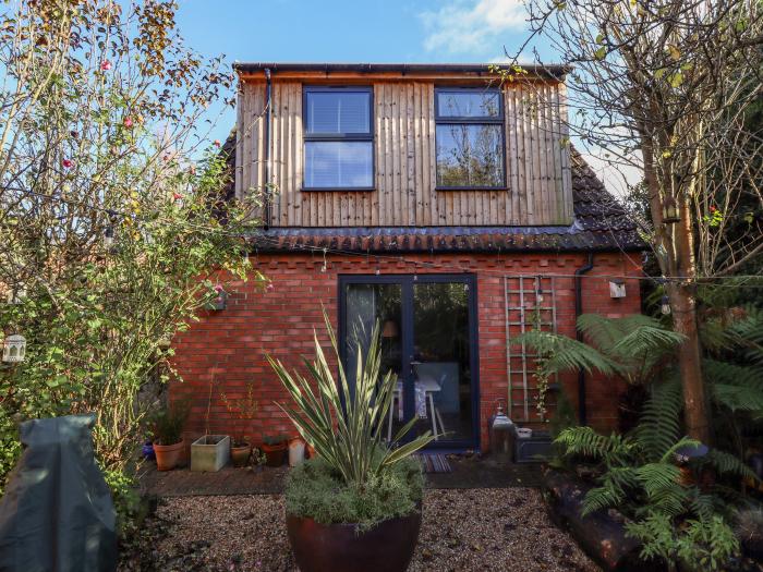 The Granary Owl House in Pilham, Lincolnshire. One-bedroom bolthole ideal for couples. Pet-friendly.