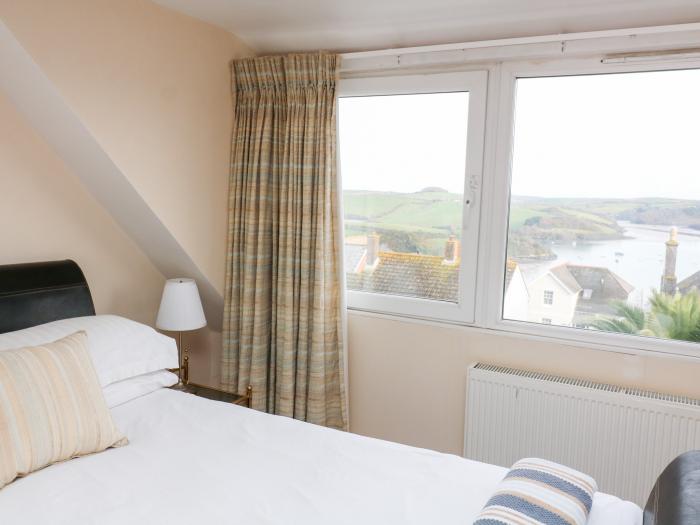 Firm Anchor in Salcombe, Devon. Close to amenities and a beach. Estuary and countryside views. Dogs.