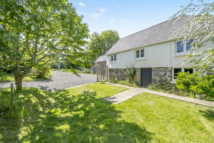 Whitley Farm in Molland, Devon. Detached, 17th century farmhouse. Countryside location. Pet-friendly