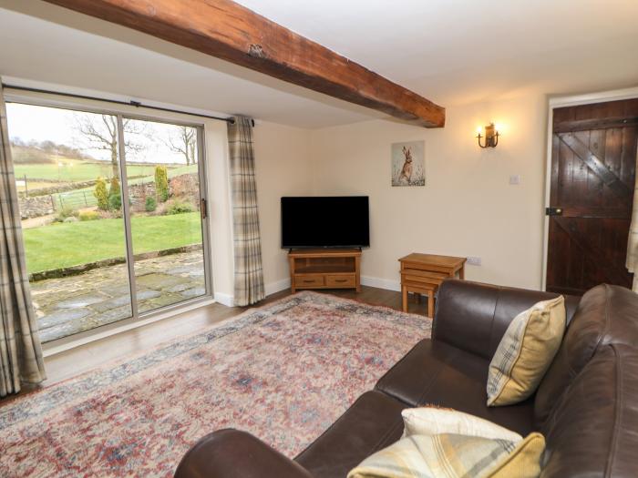 Dale View Cottage, Youlgreave, Derbyshire. Pet-friendly. Lovely views. In a National Park. TV. WiFi.