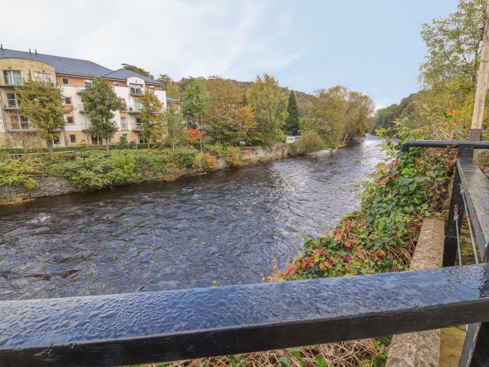 No. 9 On The Riverbank, Llangollen, Denbighshire. In AONB. Near National Park. Pet-friendly. Garden.