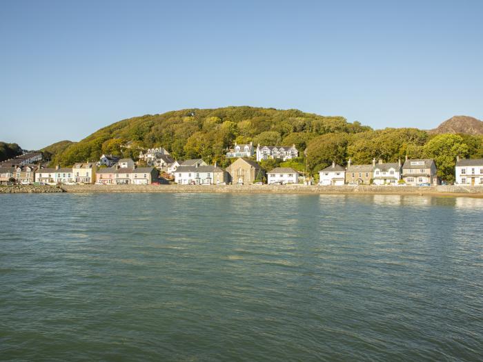 Gweldon - Anchor Deck, Borth-y-Gest near Porthmadog, Gwynedd. Near National Park. Close to beach. TV