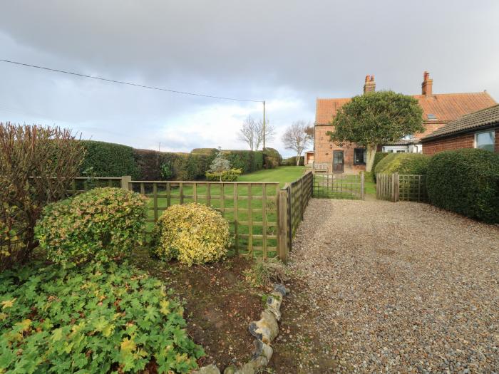 Lanthorn Cottage in Happisburgh, Norwich, East Anglia. Dog-friendly. Family-friendly. Near a beach.