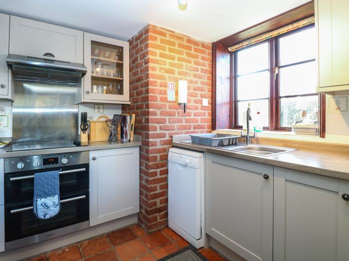 Lanthorn Cottage in Happisburgh, Norwich, East Anglia. Dog-friendly. Family-friendly. Near a beach.