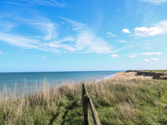 Lanthorn Cottage in Happisburgh, Norwich, East Anglia. Dog-friendly. Family-friendly. Near a beach.