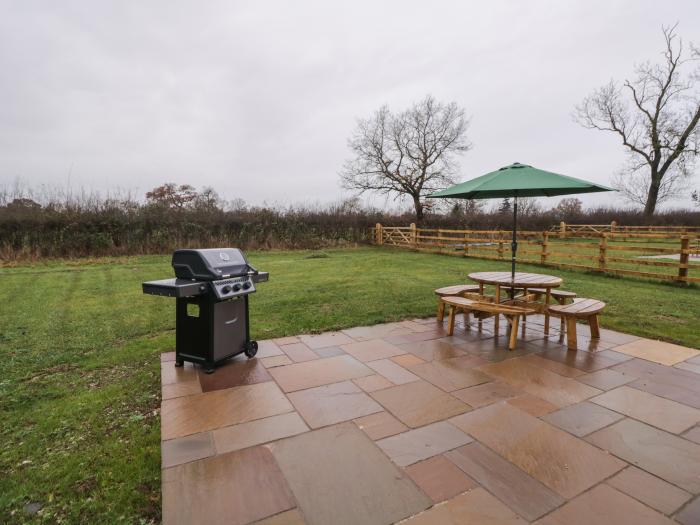 Rowan Lodge, near Etwall, Derbyshire. Situated in a shared plot. EV charging. Smart TV. Pet-friendly