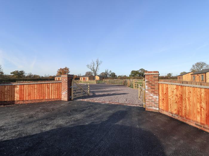 Oak Lodge, nr Etwall, Derbyshire. Single-storey. Eco-friendly. Pet-friendly. Open-plan living space.