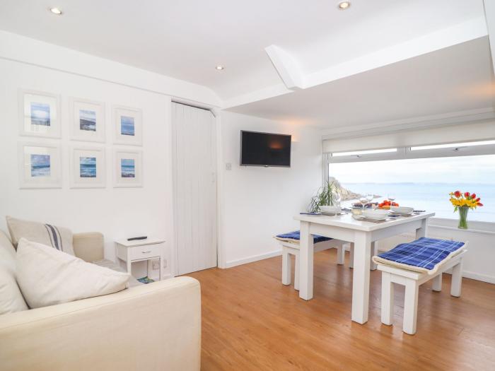 The Loft at Beach House, is in Portmellon near Mevagissey, Cornwall. Close to amenities and a beach.