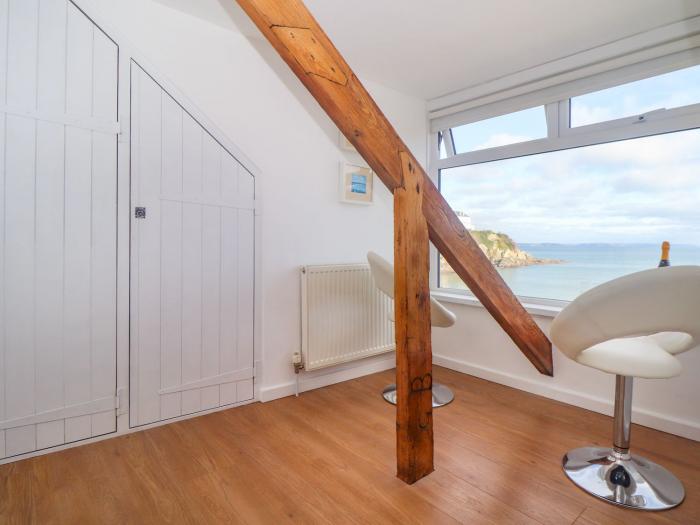 The Loft at Beach House, is in Portmellon near Mevagissey, Cornwall. Close to amenities and a beach.