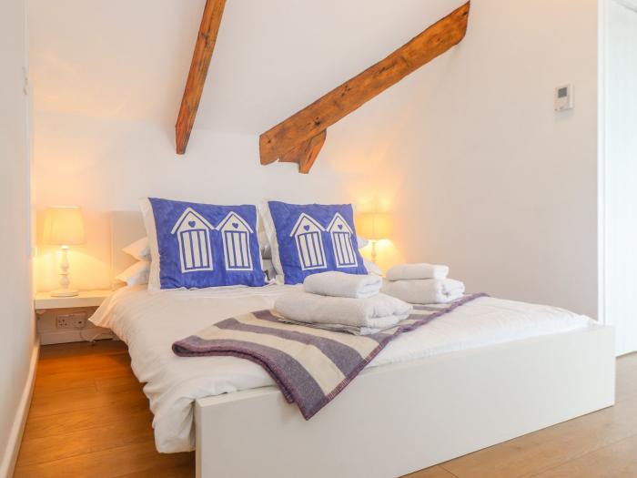 The Loft at Beach House, is in Portmellon near Mevagissey, Cornwall. Close to amenities and a beach.