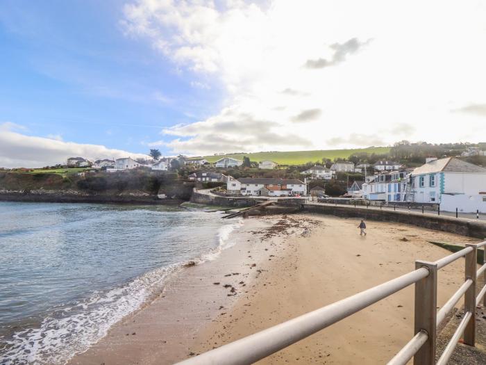 The Loft at Beach House, is in Portmellon near Mevagissey, Cornwall. Close to amenities and a beach.