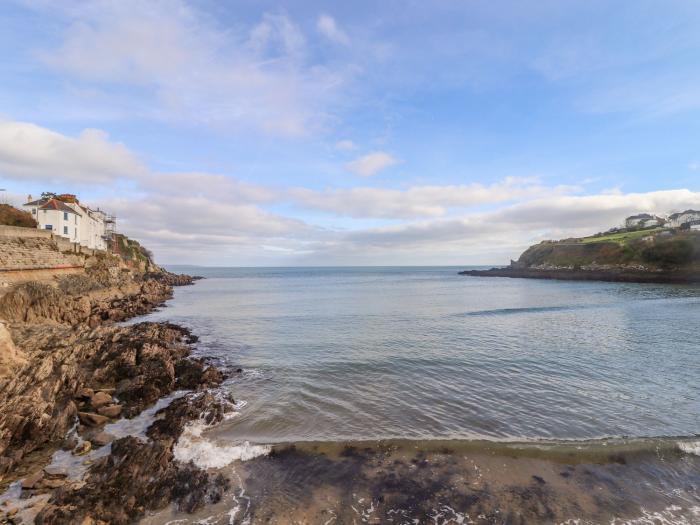 The Loft at Beach House, is in Portmellon near Mevagissey, Cornwall. Close to amenities and a beach.