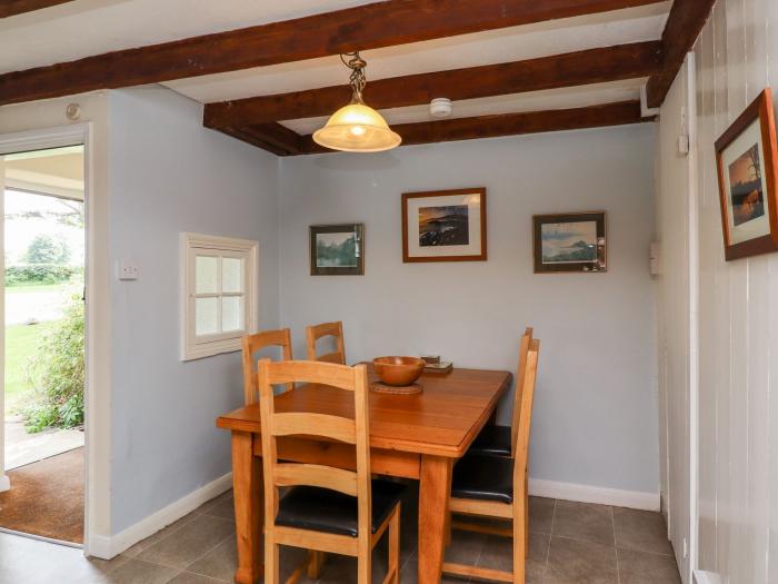 Cherry Tree Cottage, Fallodon near Embleton, Northumberland. Near beach. Near National Park. Pet. TV