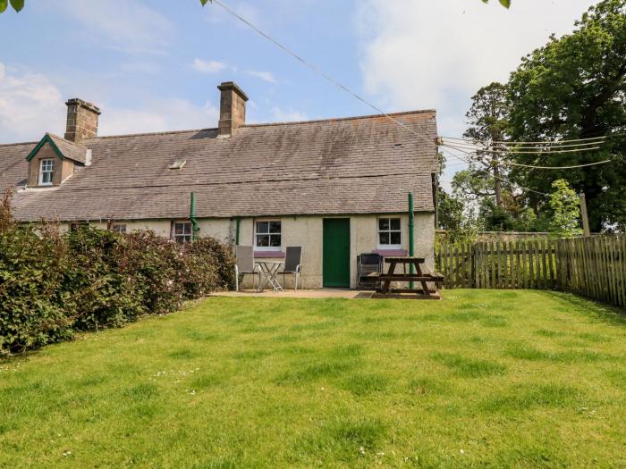 Cherry Tree Cottage, Fallodon near Embleton, Northumberland. Near beach. Near National Park. Pet. TV