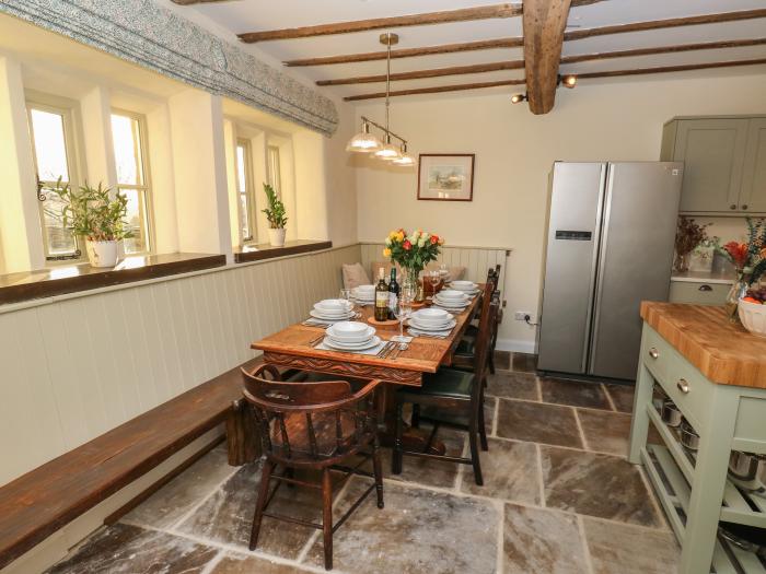 The Farmhouse, East Morton, West Yorkshire. Countryside views. Pet-friendly. Woodburning stove. WiFi