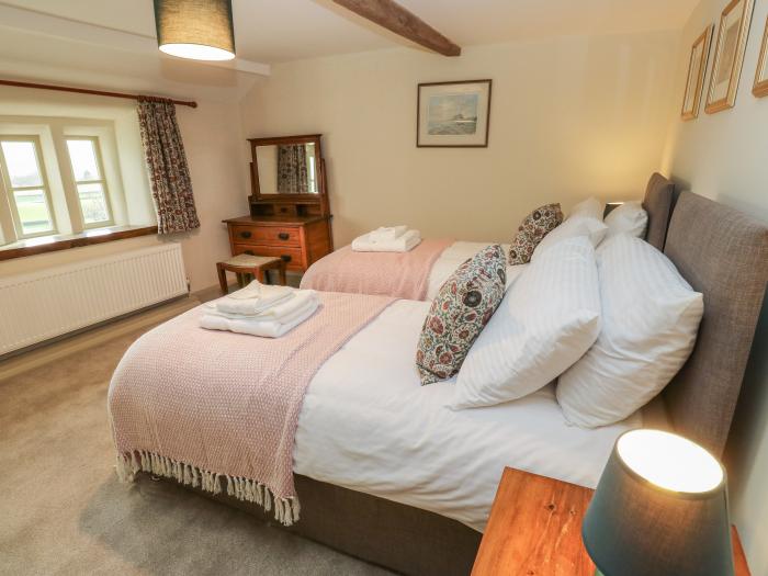 The Farmhouse, East Morton, West Yorkshire. Countryside views. Pet-friendly. Woodburning stove. WiFi