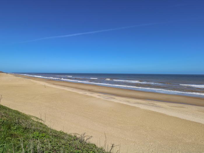 17 Beach Haven, Bacton, Norfolk. Detached lodge set on a small site with level, direct beach access.