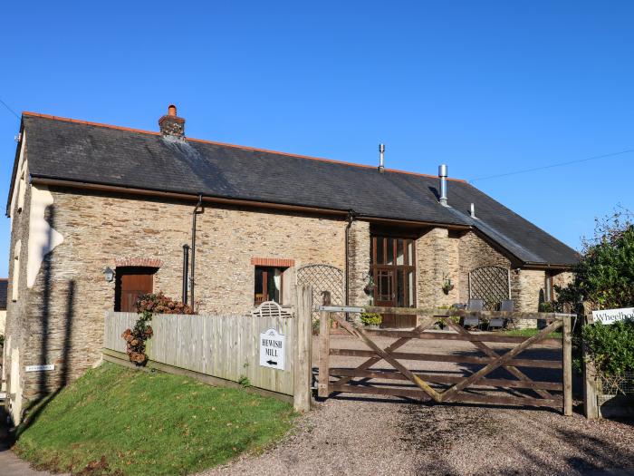 Wheelhouse in Muddiford near West Down, Devon. Near Exmoor National Park. Pet-friendly. Pretty views