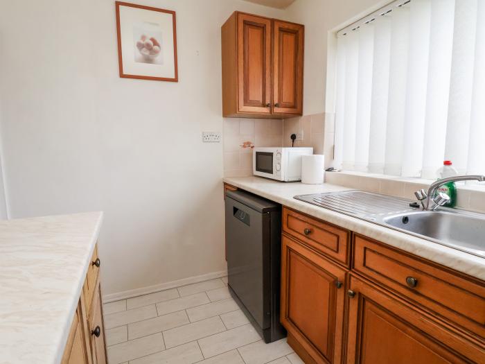 Seaward a ground-floor apartment in Rhos-on-Sea, Conwy. Close to a beach and amenities. Pet-friendly