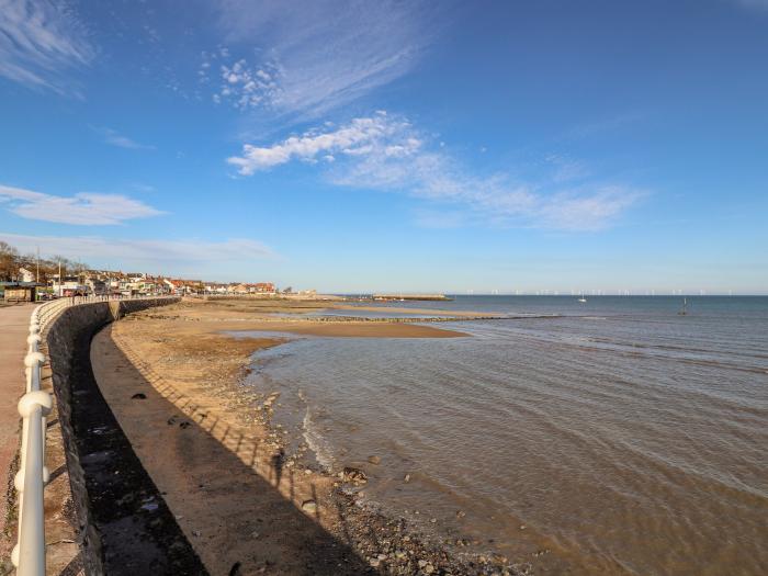 Seaward a ground-floor apartment in Rhos-on-Sea, Conwy. Close to a beach and amenities. Pet-friendly