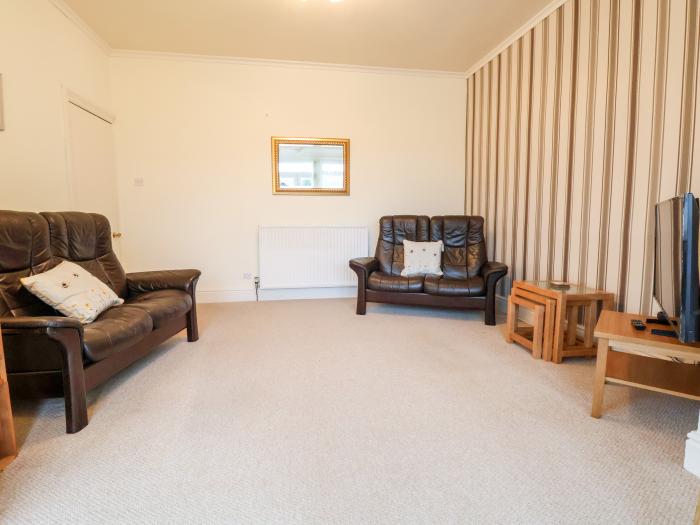 Seaward a ground-floor apartment in Rhos-on-Sea, Conwy. Close to a beach and amenities. Pet-friendly