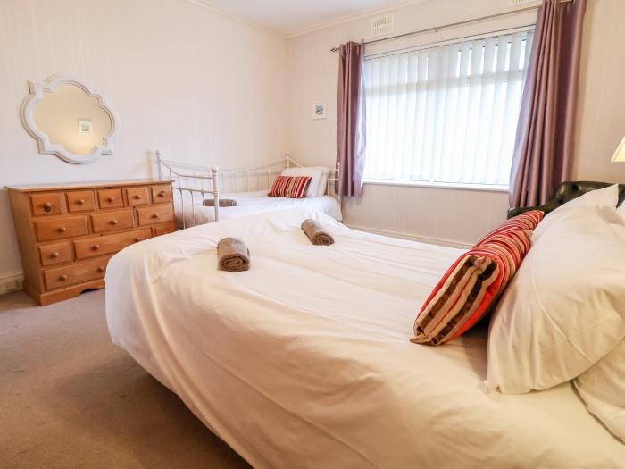 Seaward a ground-floor apartment in Rhos-on-Sea, Conwy. Close to a beach and amenities. Pet-friendly