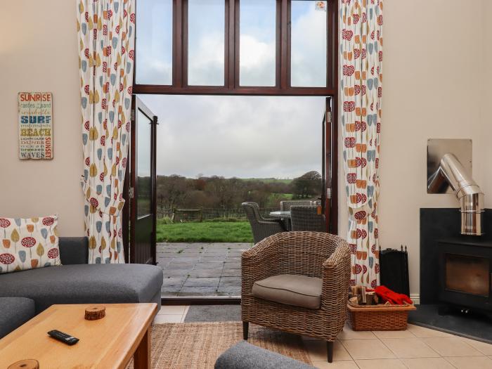 The Old Barn at Waterland Farm, Bradworthy, Devon. Close to National Park. Garden. Smart TV