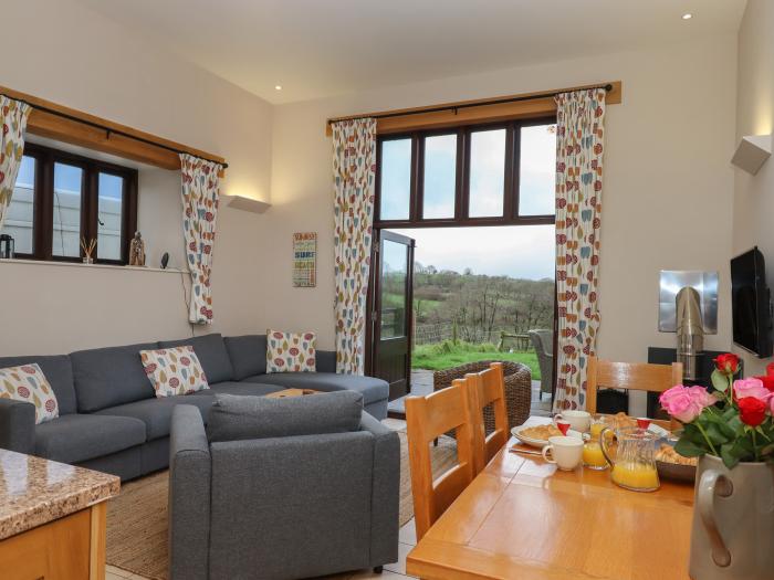 The Old Barn at Waterland Farm, Bradworthy, Devon. Close to National Park. Garden. Smart TV