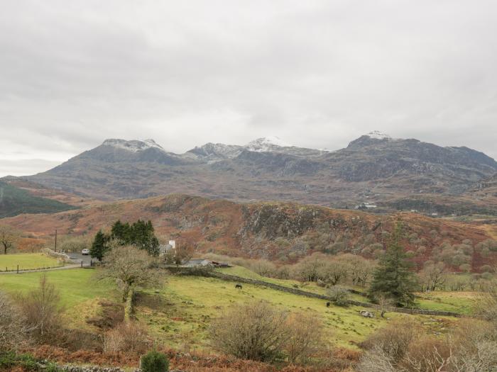 Y Tylwyth, Manod, Gwynedd. Detached. Stunning views. Perfect for families. Pets welcome. 5 bedrooms.