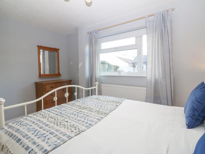 The Beach House, Pwllheli, Gwynedd. Near Eryri National Park. Close to amenities and beach. Balcony.