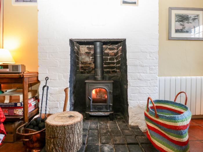 Yew Tree Cottage, Docklow, near Leominsyter, Herefordshire. Couple's retreat. Near AONB. Pet allowed