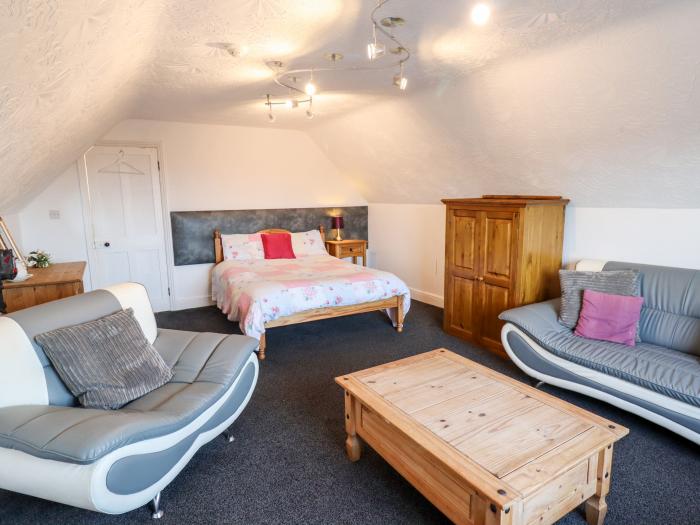 Caxton House, thirteen-bedroom holiday home in Skegness town centre, Lincolnshire. Off-road parking.