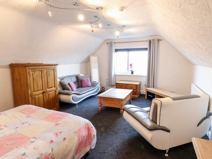 Caxton House, thirteen-bedroom holiday home in Skegness town centre, Lincolnshire. Off-road parking.