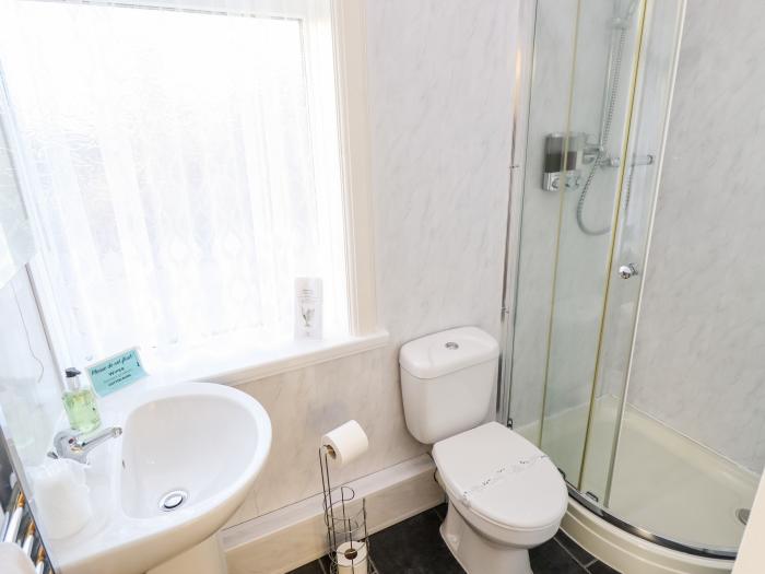 Caxton House, thirteen-bedroom holiday home in Skegness town centre, Lincolnshire. Off-road parking.