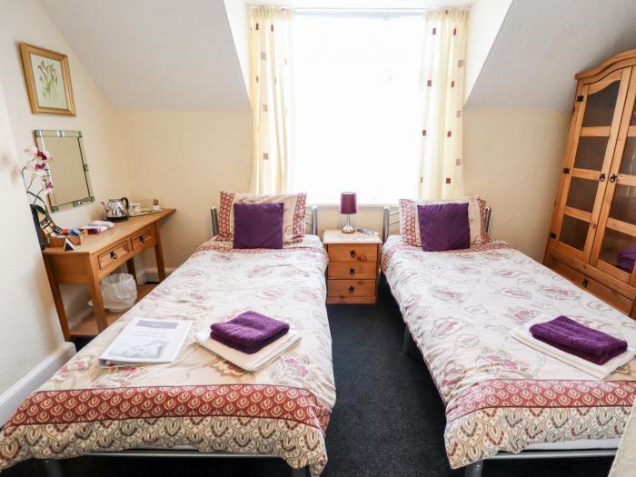 Caxton House, thirteen-bedroom holiday home in Skegness town centre, Lincolnshire. Off-road parking.