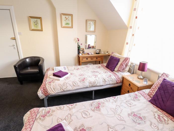 Caxton House, thirteen-bedroom holiday home in Skegness town centre, Lincolnshire. Off-road parking.