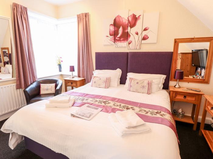 Caxton House, thirteen-bedroom holiday home in Skegness town centre, Lincolnshire. Off-road parking.