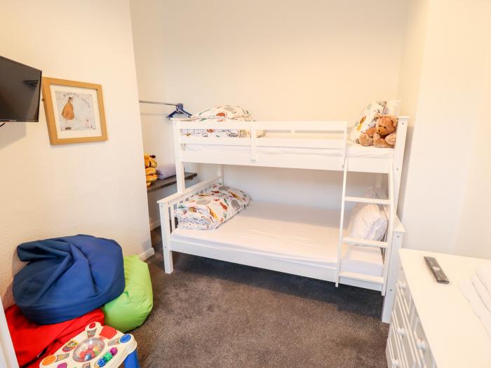 Caxton House, thirteen-bedroom holiday home in Skegness town centre, Lincolnshire. Off-road parking.