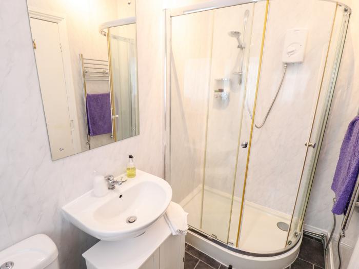 Caxton House, thirteen-bedroom holiday home in Skegness town centre, Lincolnshire. Off-road parking.