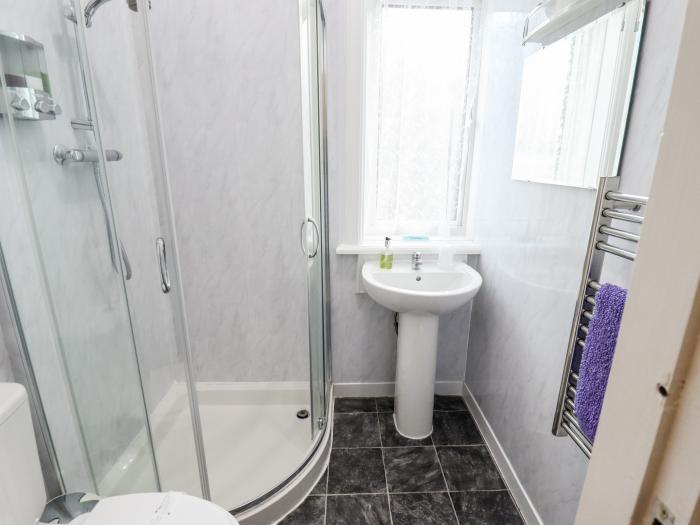 Caxton House, thirteen-bedroom holiday home in Skegness town centre, Lincolnshire. Off-road parking.