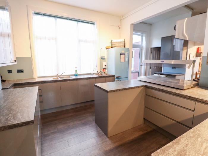 Caxton House, thirteen-bedroom holiday home in Skegness town centre, Lincolnshire. Off-road parking.